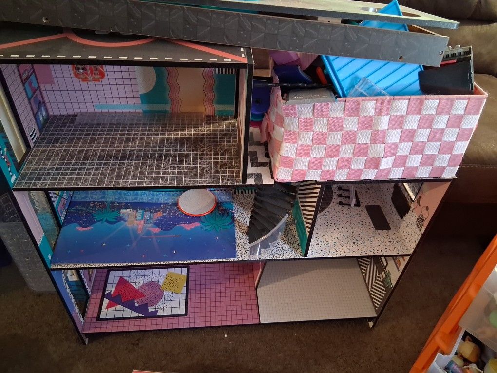 Lol OMG Doll House And LOL Surprise Dolls