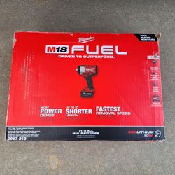 Milwaukee M18 FUEL 18V Brushless 1/2 in. Impact Wrench Kit 5.0, Charger (New)