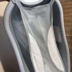 Tub with mesh