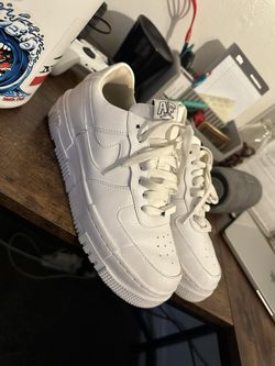 Women’s Air Force Ones Size 9