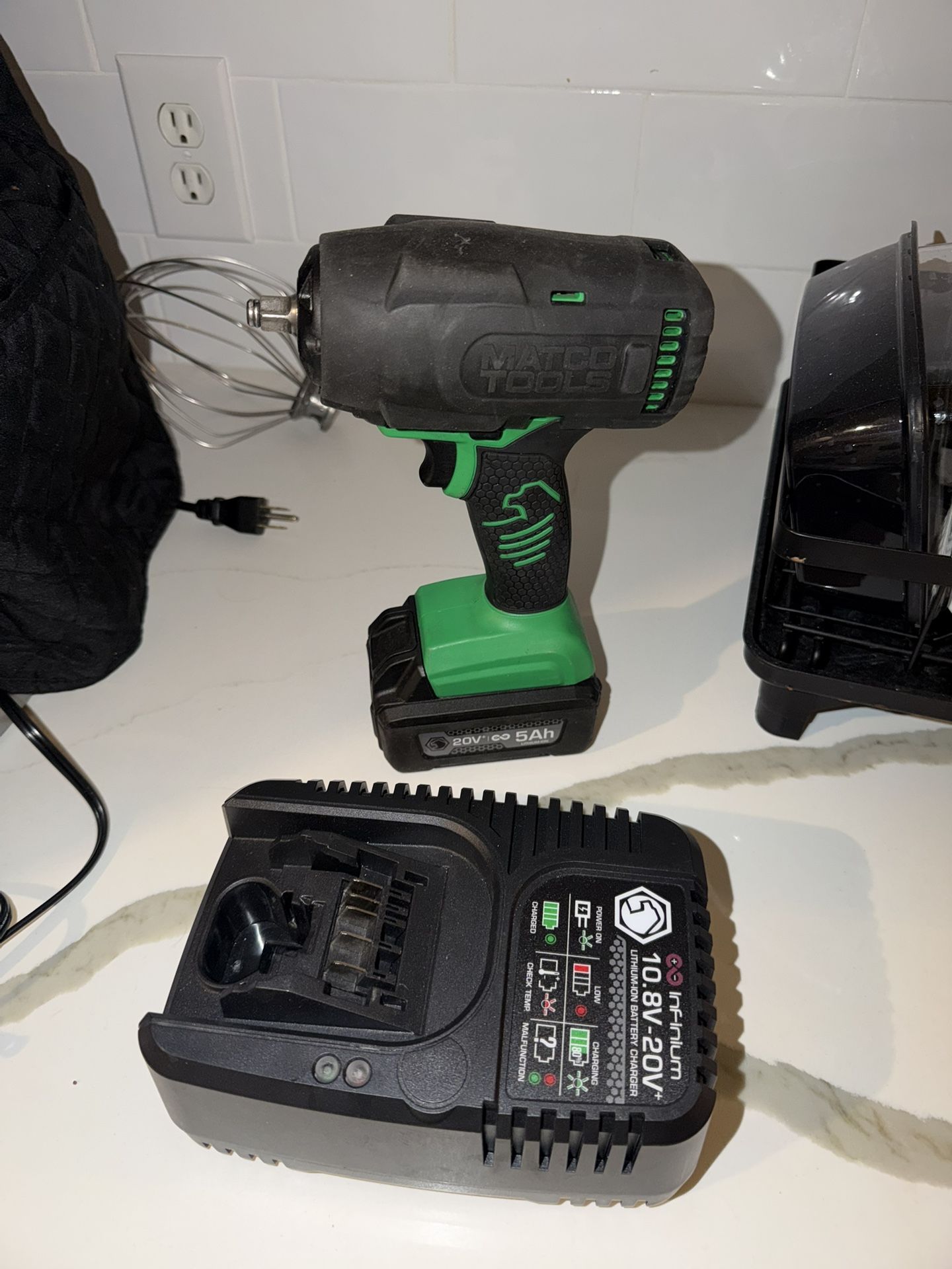 Matco Impact Wrench Gun (Charging Case And LED Lit Indicator On Battery)