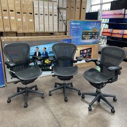 Herman Miller Aeron Ergonomic Office Chair with Adjustable Arms in Graphite! Includes Store Warranty And Financing Available!