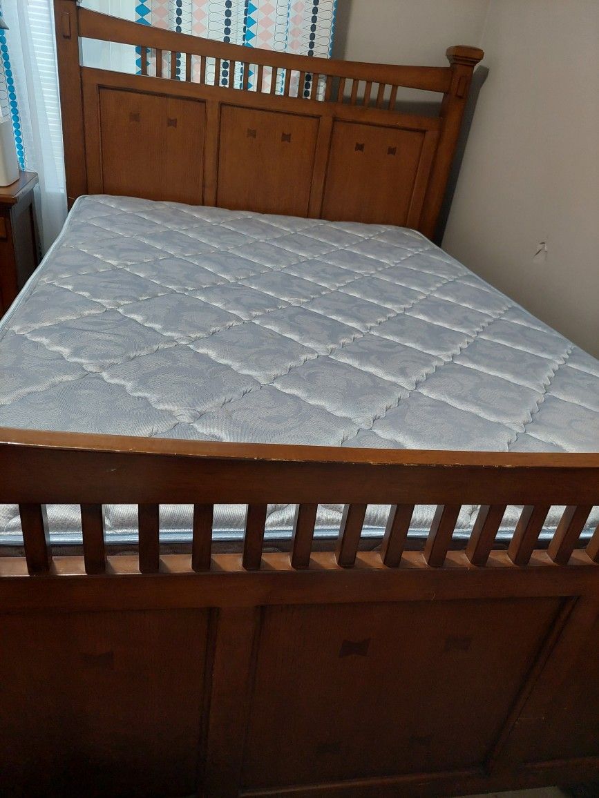 Wooden, Full-size 3-piece Bedroom Set