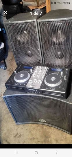 Dj en venta no lo uso se escucha muy fuerte trae sus cables y el mixteadora