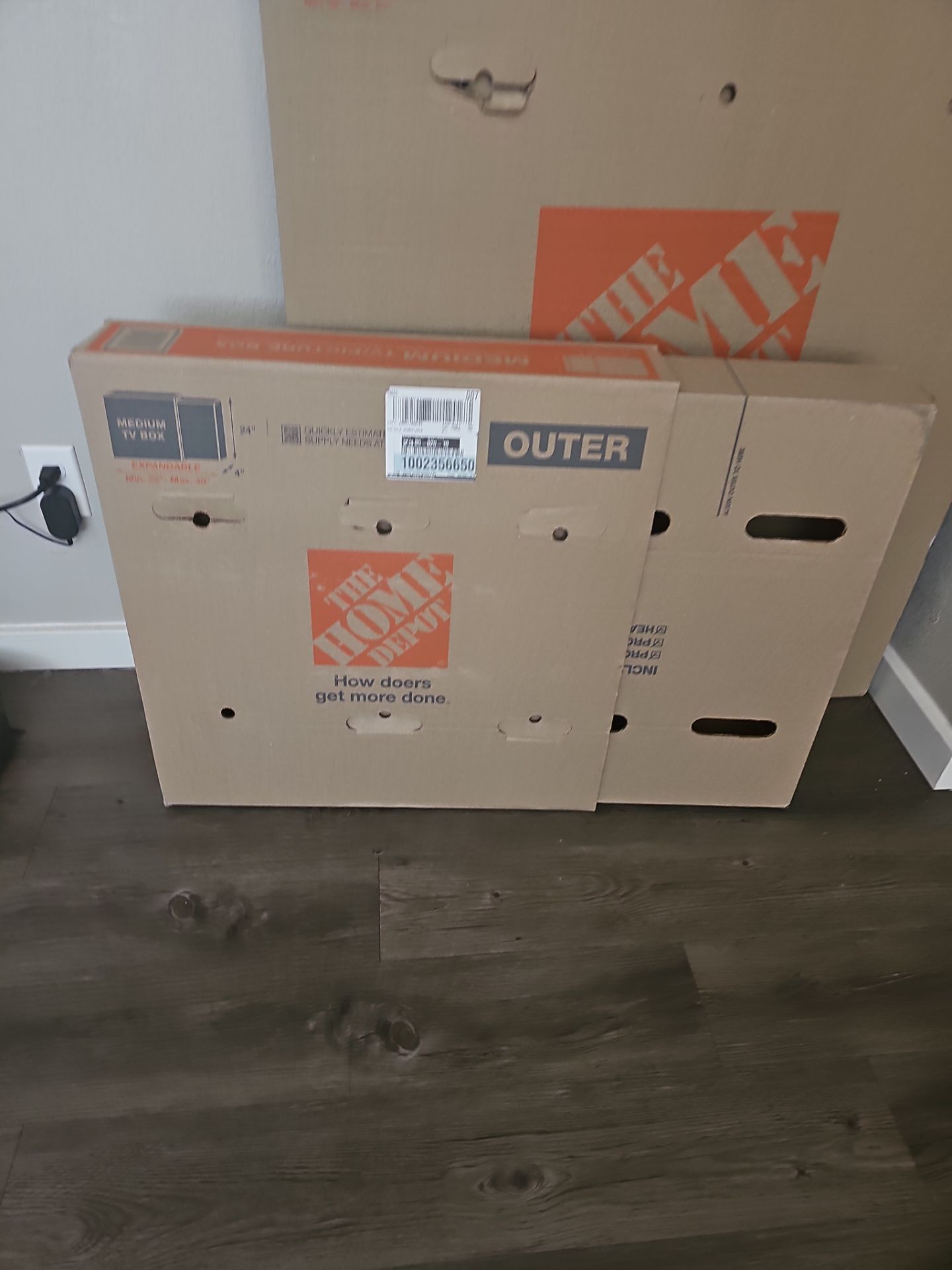 Medium TV BOX with all accessories for protection