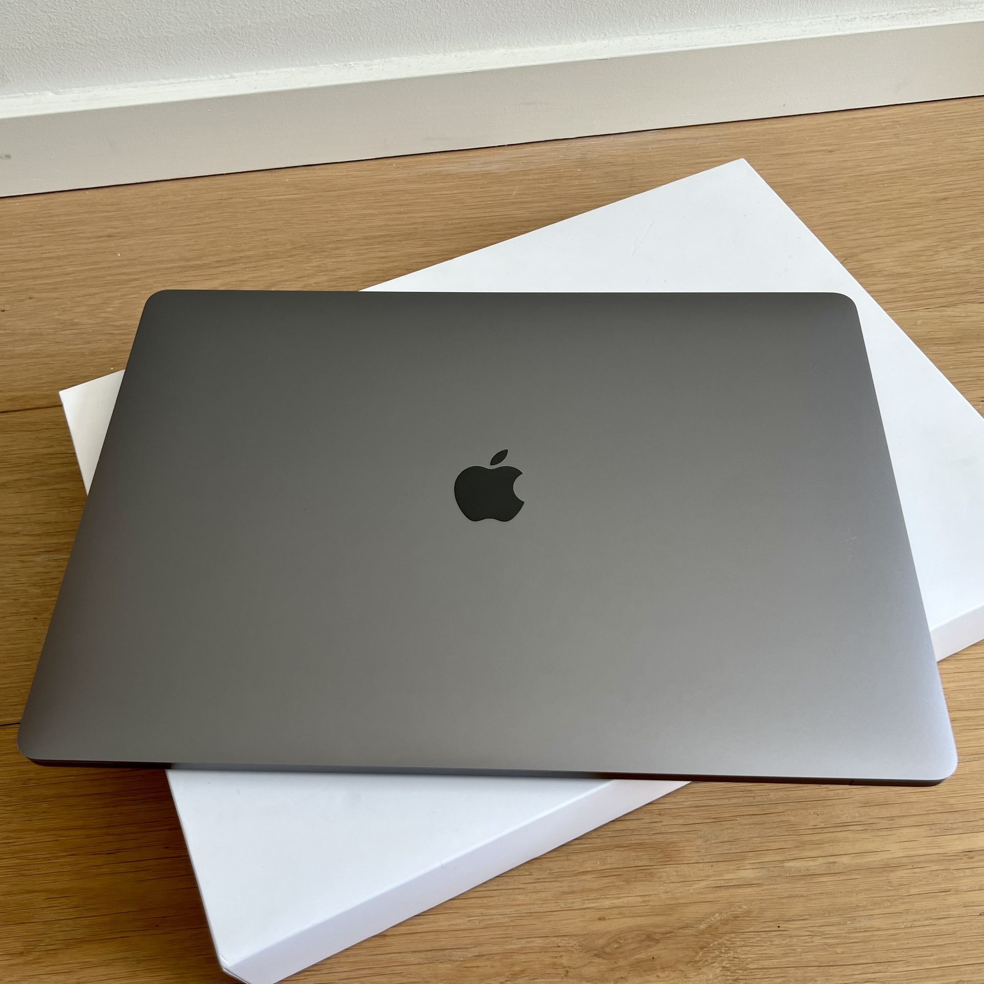 2TB SSD 64GB RAM 16” MacBook Pro Touch Bar 2.4GHz 8-Core i9 CPU Retina Display 2020 to Mid 2021