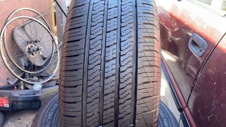 26570R16 2 for. $140 LIONHART LIONCLAW HT instaladas