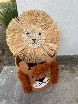 Lion basket and wall decoration