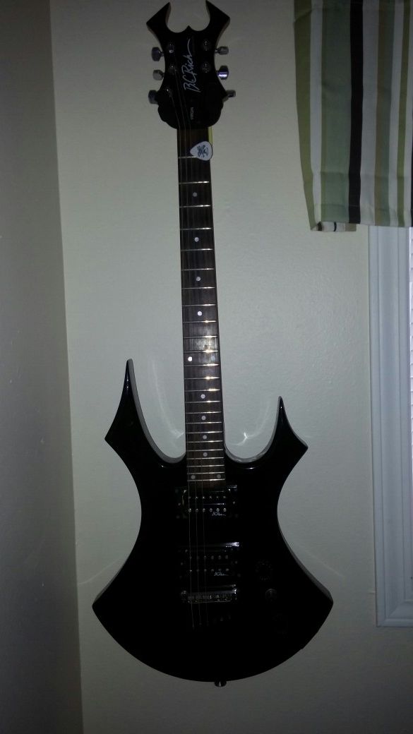 BC Rich Virgin.