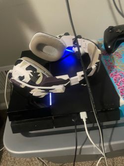 PS4 console headset and controller pick up only