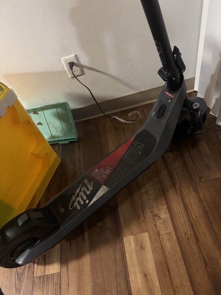 Nui KQI 200P Grey E-Scooter