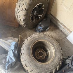 4 Wheeler . Dirt Bike 