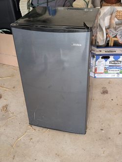 Midea Mini Fridge