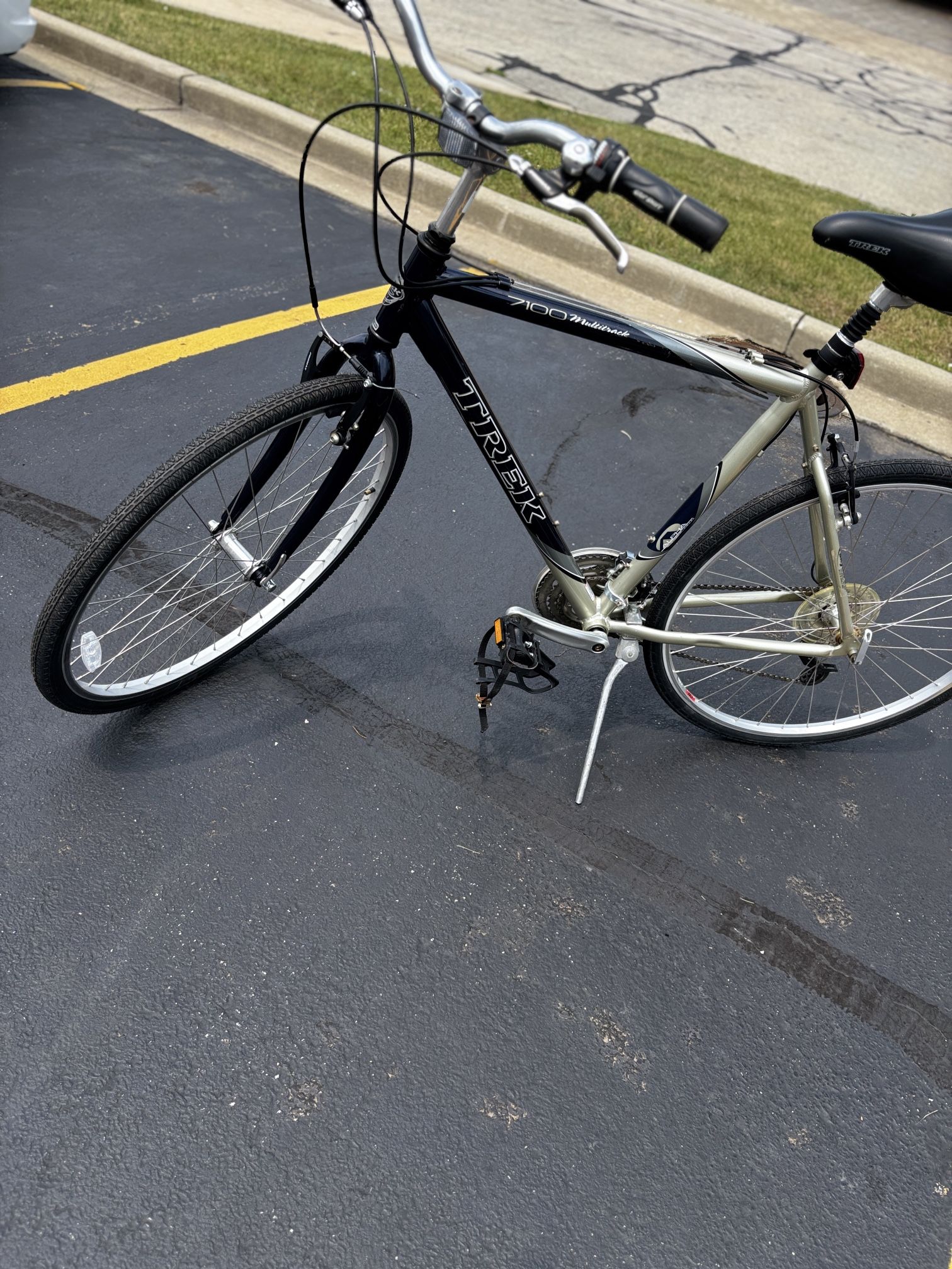 28” 7100 Multitinade Trek Bike