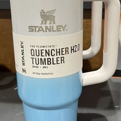 Stanley 30 oz. Quencher H2.0 FlowState Tumbler - Pool Ombre Exclusive! 