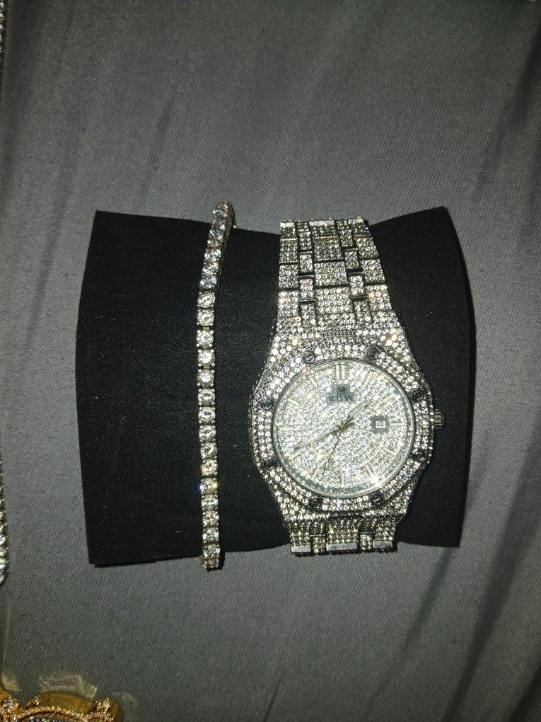 $250π₯π₯π₯Im Selling My 'TYG ' Pendant Fully I icedout Mossanite Diamonds π With Chain Mossanite Diamonds As Well As The Watch "AP" Style Hexagon ...