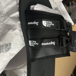 BRAND NEW IN BOX Size 11 - Supreme x The North Face Collaboration Trekking Sandal Black 