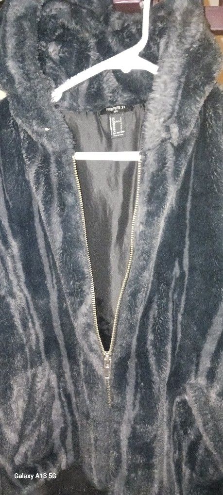 Men's Or Womans Forever 21 Large Fue Coat