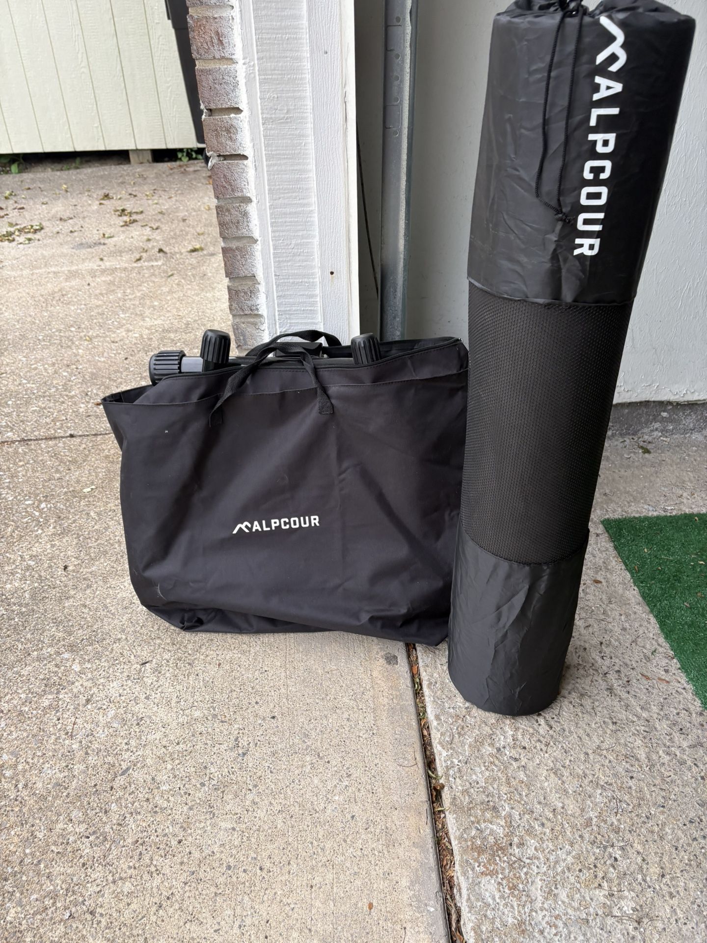 Alpcour Fluid Bike Trainer Stand Like New
