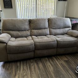 Jerome’s Power Recliner Couch