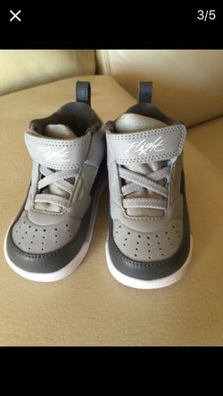 NEW JORDAN BOYS/TODLER SIZE 5