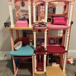 Barbie Dream House And Camper 