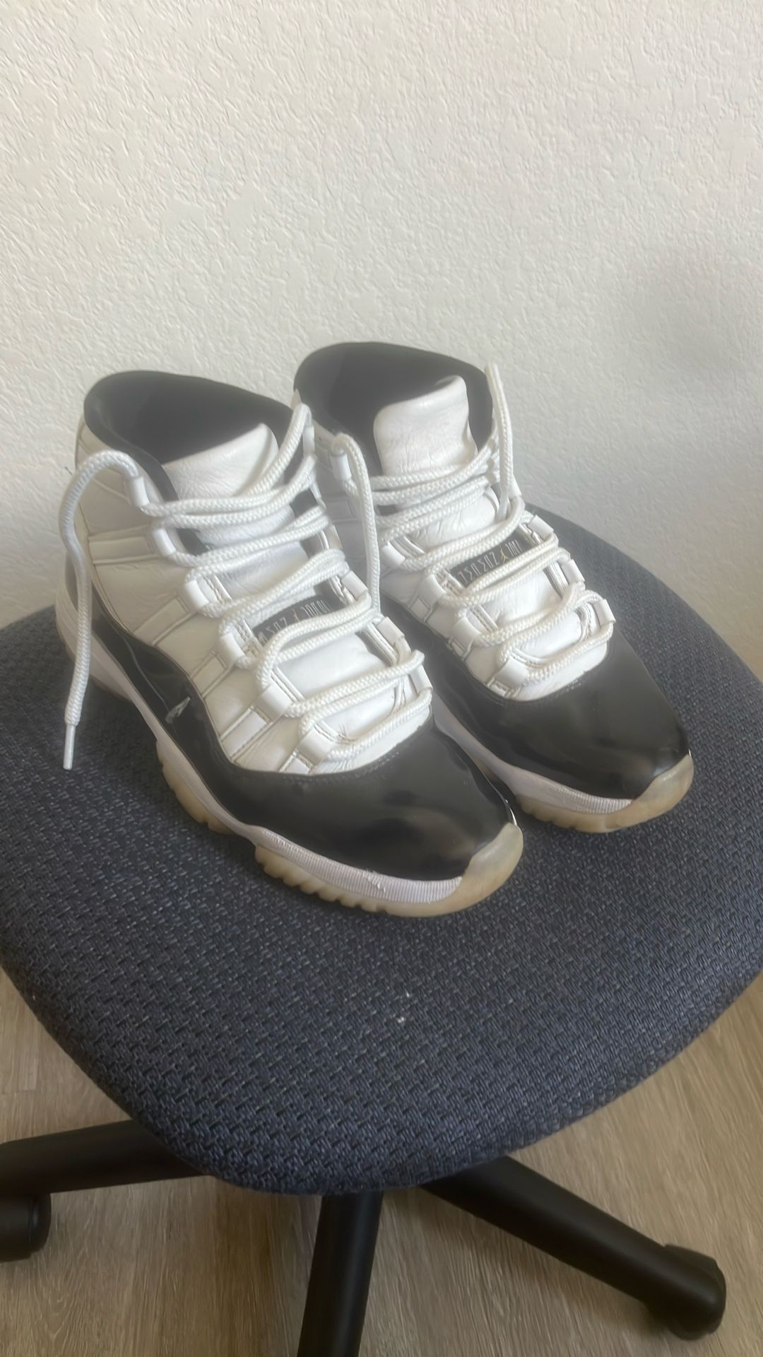 Jordan 11 Retro GS Size 8.5