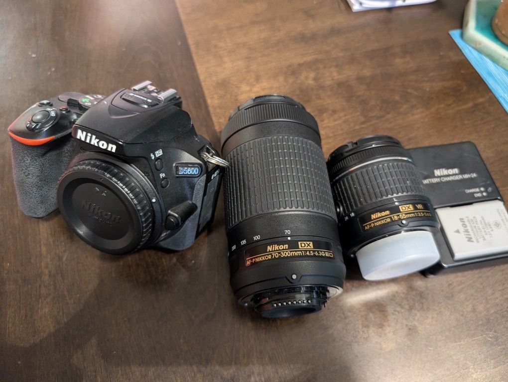Nikon D5600 + Accessories