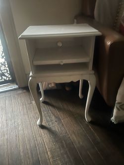 Cute, simple, white table