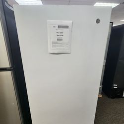 Garage Ready 17.3 cu.ft.Frost Free Defrost Uprlght Freezer in White
