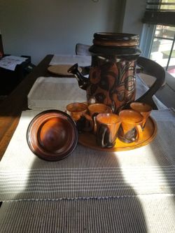 Gorgeous wooden coffee set with 5 cups.