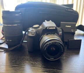 Canon T7 DSLR Camera