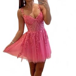 Lace Appqulices V-Neck Homecoming Dress Short Tulle-A Line Ruffles Cocktail Dress , Elegant Formal Party Gown Excellent Condition  Size 2   If you hav