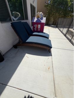 Outdoor lounge chairs