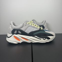 Super clean Yeezy 700 Wave Runner Size 9.5M!