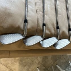 Pre- Owned Taylor Made (4) Club Golf Iron Set