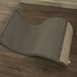 cat scratcher- like new