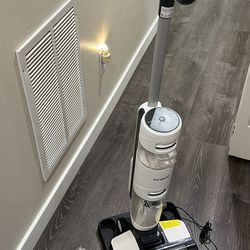 Cordless wet dry vacuum