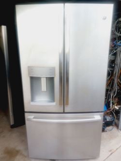 refrigerador Stainlees Steel G.E limpio todo trabaja con garantía $ 550
