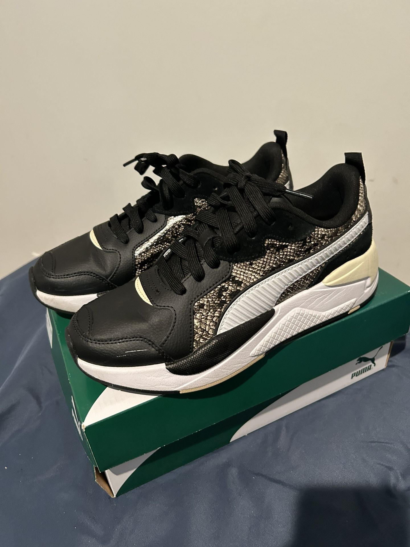 Athletic Puma Shoes (GS)