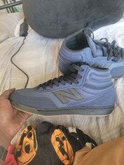 Skateboarding shoes