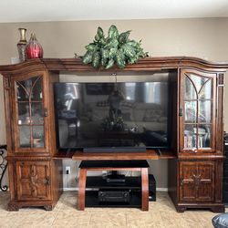 Entertainment center