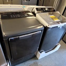 New Samsung Large Capacity 5.1cu Ft Top Load Washer With Agitator And Used Gas Dryer Set 