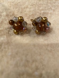 VINTAGE CLIP ON EARRINGS