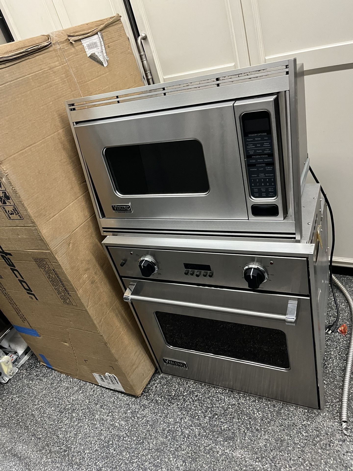 Viking Professional Stainless Steel 27” Microwave And Wall Oven Built In