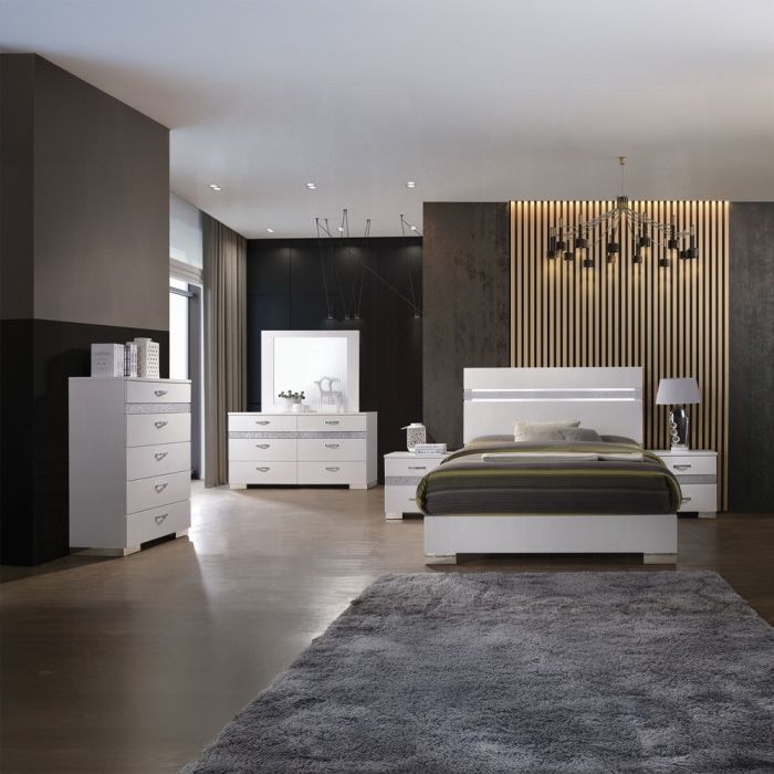 5pc Queen Bed Dresser Mirror 2 Nightstands $1250