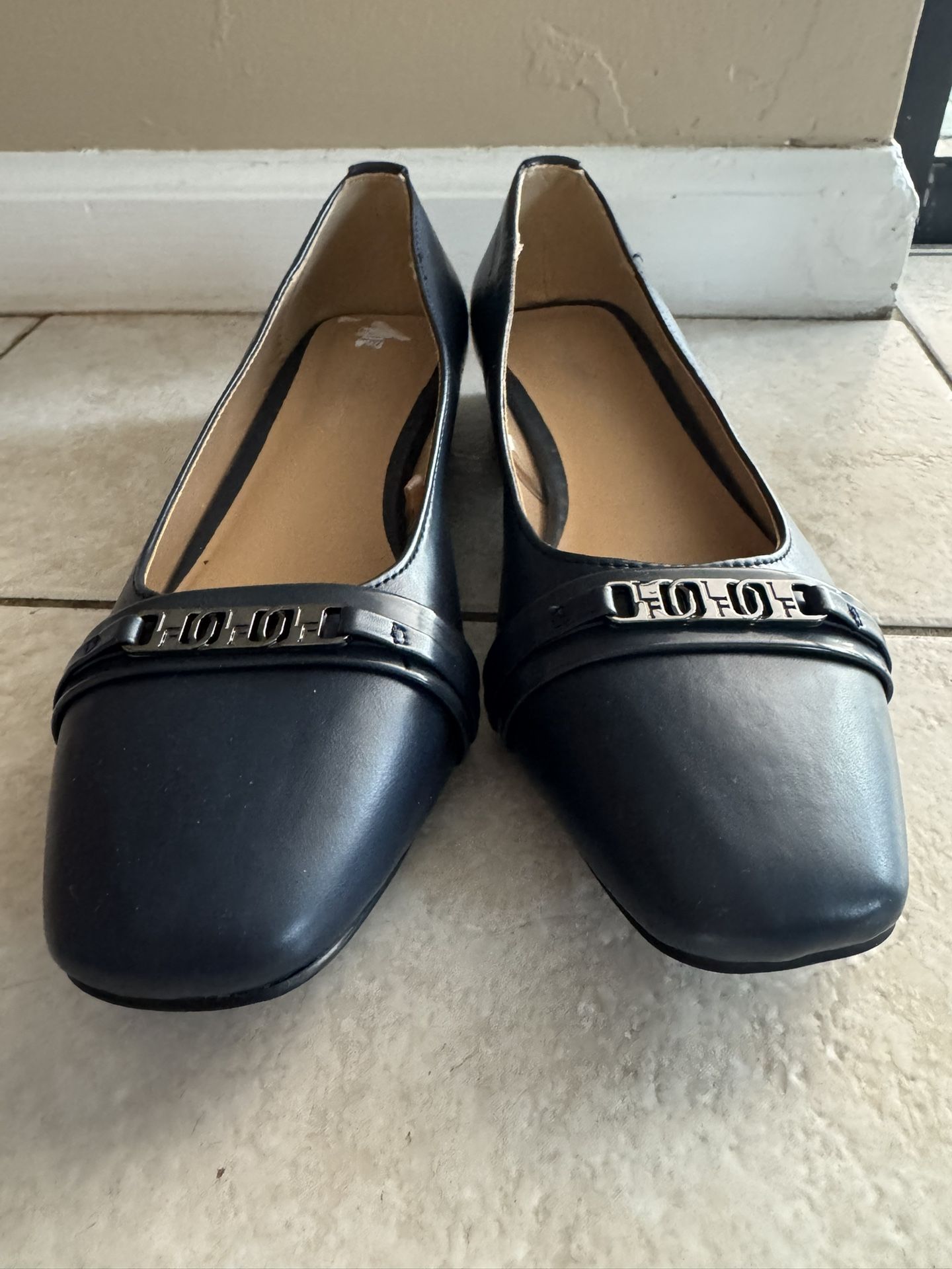 London Fog Womens Carlana Navy Blue Low Heel Logo Flats Size 8.5 New without Box