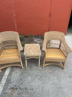 Pair of rattan chairs with side table