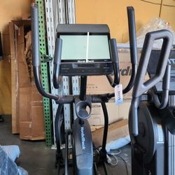 Nordictrack Airglide 14i - 500$ - 15% incline -5% decline - 500$ Holiday Pricing