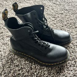 1460 Pascal Black Dr Martens